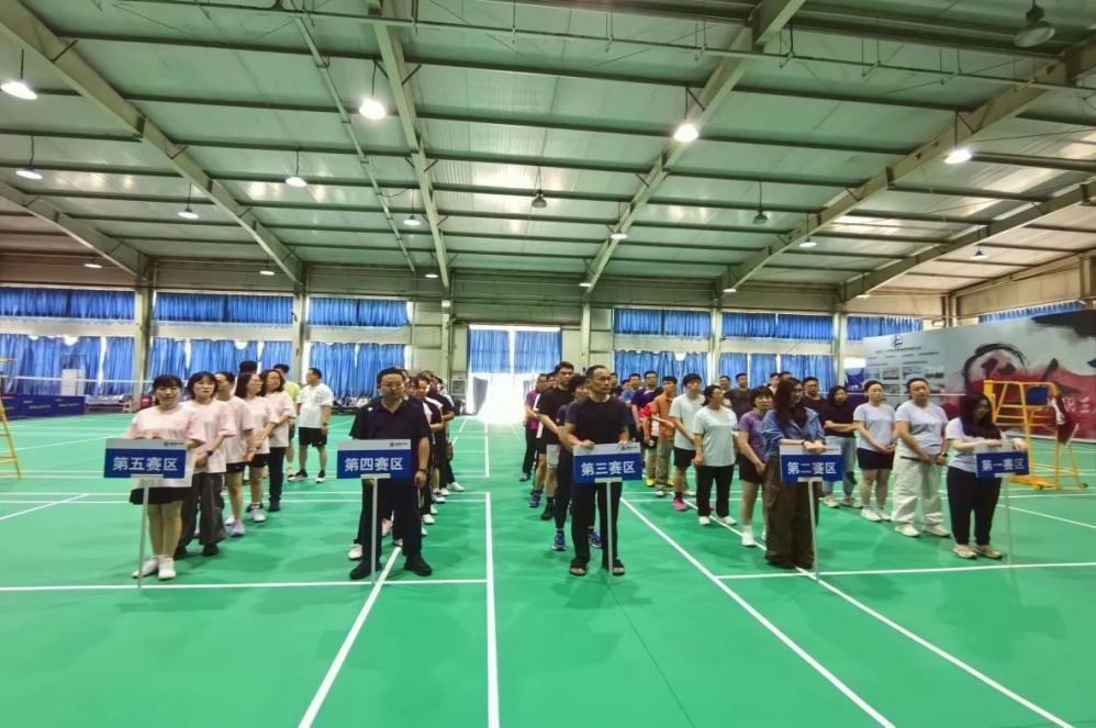 罗马诺：纽卡接近签下阿贾克斯18岁中场斯图尔，总价超2500万欧