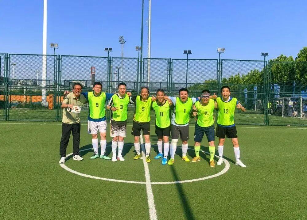 ESPN记者：皇马为琼阿梅尼标价9000万欧，今夏或出售他；邮报：曼联未来数月可能会和B费进行新合同谈判